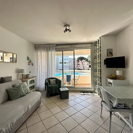 Hyeboug Pour 4 Personnes Dans Avec Piscine Situe Sur Le Port D'hyeres Apartamento *