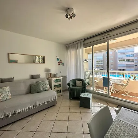 Apartamento Hyeboug Pour 4 Personnes Dans Avec Piscine Situe Sur Le Port D'hyeres