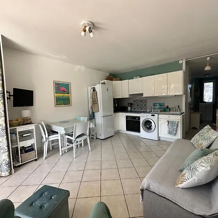 Hyeboug Pour 4 Personnes Dans Avec Piscine Situe Sur Le Port D'hyeres Apartamento *