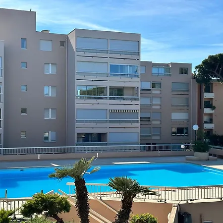 Appartamento Hyeboug Pour 4 Personnes Dans Avec Piscine Situe Sur Le Port D'hyeres *