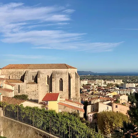 Appartamento Hyeboug Pour 4 Personnes Dans Avec Piscine Situe Sur Le Port D'hyeres Hyères