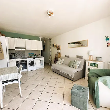 Hyeboug Pour 4 Personnes Dans Avec Piscine Situe Sur Le Port D'hyeres 公寓